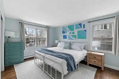 4 BR Home l Walk to Beaches & Downtown l Reserved Parking & Beach Gear included Hotels in der Nähe von Andrews Point