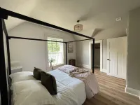 Amazing New Remodeled 2-bedroom apartment in welcoming Alma with WiFi, AC