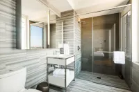 2-bedroom LUXURY building in delightful New York with AC, WiFi-VIEWS of NYC