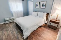 Cozy 3-bedroom house near Pittsburgh Waterfront Area 케니우드 샵스 주변 호텔