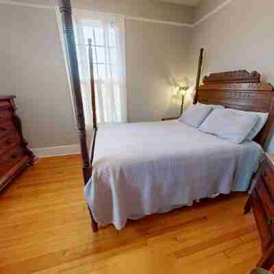 Margaret Manor on Park Ave Rooms