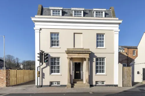 Elliot Oliver - Laverham House - Stunning 6 Bedroom Regency House with Parking