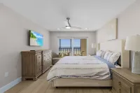 Beachfront Bliss: 2-bedroom condo plus den on fabulous Fort Myers Beach