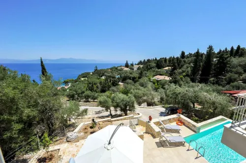 Apeiron II Villa - Sunny Modern Pool - Walk to Gaios - 4-Star