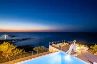 Icarus Luxury Beachfront Villa - Huvilat