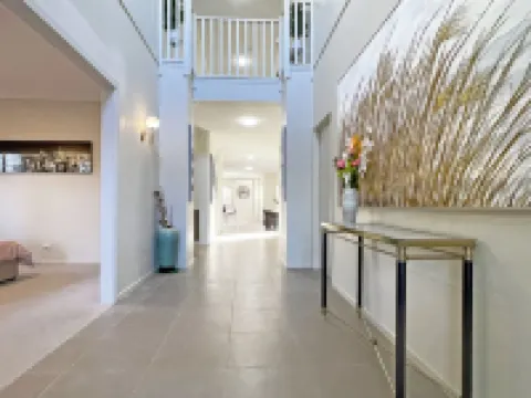 Spacious 7BRM 5-Bathroom Rental House Hotels in Point Cook