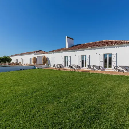 Cenoura-Brava Villas & Suites.