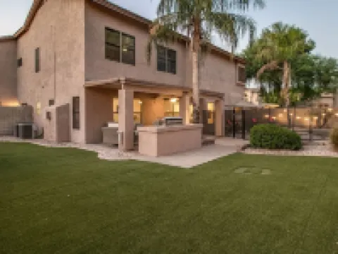 Massive 5 Bdrm Getaway WPool, Hot Tub, Game Room Hotels in Gilbert