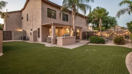 Massive 5 Bdrm Getaway WPool, Hot Tub, Game Room