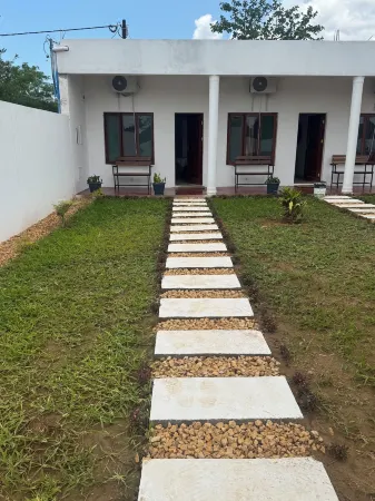 Mangungumete Motel Отели в г. Inhassoro