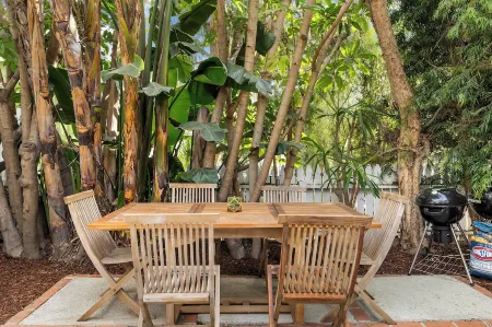 Zen Venice 3BR Home Near Beach with Patio + Washer/Dryer