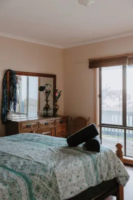 Coastal-View | Penneshaw Bush Retreat | 3BR Hotels near Penneshaw Maritime and Folk Museum