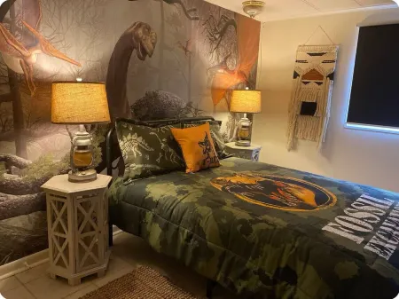 Dino Den - Charming 1-bedroom apartment in Oneonta with WiFi, AC Отели в г. Онеонта