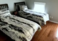 The Downtown House - 1820s home steps from Main Street in downtown Galena