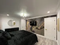 Modern Spacious 4-bedroom house in charming Kenner with WiFi and AC 케너 호텔