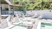 Catalina Hotel - Beach