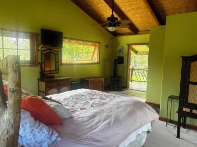 Lazy Lehua Cottage Hotels near Cooper Center