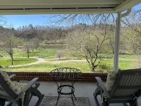 RIVERSIDE RETREAT - an outdoor enthusiasts and bikers DREAM Location! Hotels in Fries