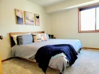 Clean, Comfy, digs close to all the attractions