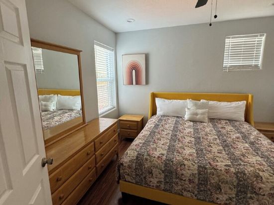 Charming 3-bedroom house in pleasant Phoenix with AC, WiFi