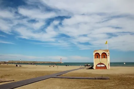 Gîtes Rouge à la mer. Air conditioning in all rooms. Отели в г. Пор-ла-Нувель