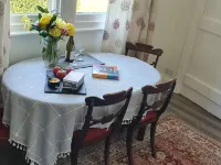 Hinton Lodge - Quaint Victorian four star cottage in a quiet rural location. Hotels in Trowbridge