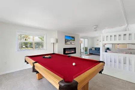 PROMO 5% WEEKLY AND 10% MONTHLY DISCOUNTPrivate Beach Back Yard ! 5 BR 2 Bath Отели в г. Кортес