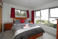 Coopers Beach house with stunning views over Doubtless Bay Hotels in 