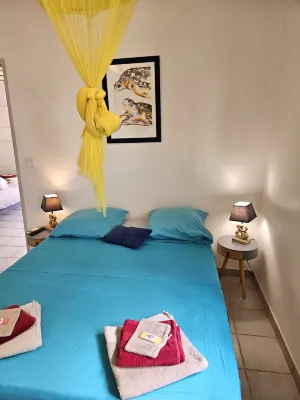 Villa F3 in the heart of the island, with swimming pool and Creole garden