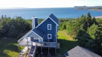 The Bird House- 3 bed unique home with Hot tub