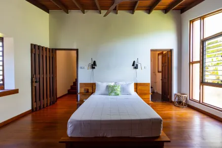 Stunning Clifftop Villa with Infinity Pool