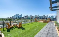 *Rare View* Amazing Condo in Trendy Kensington