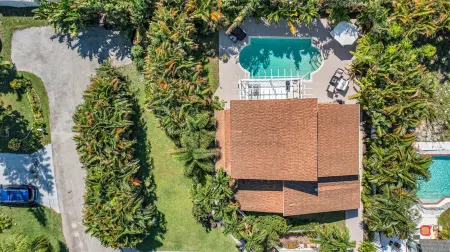 Dream Tropical Pool House Delray Beach near Ocean Отели рядом со станцией Delray Beach Tri Rail Station