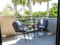 Newly remodeled Studio Condo across parking lot to Ocean Hotels in Sawgrass