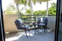 Newly remodeled Studio Condo across parking lot to Ocean Hotels in Sawgrass