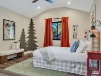 4BD Modern Home in the Pines - Games - Close to Downtown & Hiking