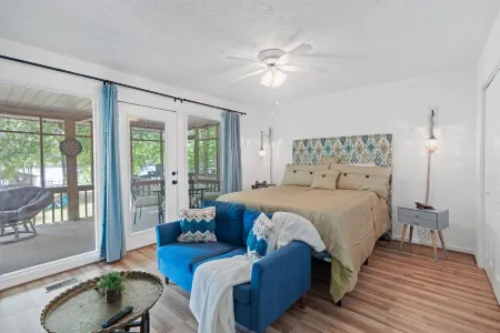 Retreat to the Lake: Vintage Appeal, Hi-Speed Fiber Optic Wi-Fi and a Pool Table