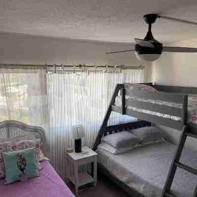 Gorgeous view of the Gulf of Mexico, steps away from the beach, in a gated area. Rooms