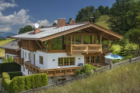 Beautiful chalet/ holiday home/in the mountains/ski slope of Kitzbühel