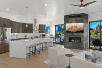 NEW Sedona Uptown Dream 4BR Wow! Views! Pool & Spa