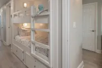Breathtaking View • Hot Tub • Free Beach Chairs in Unit • Outdoor Pools