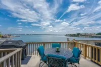 Remodeled Family Waterfront Townhome in the Heart of Horseshoe Bay