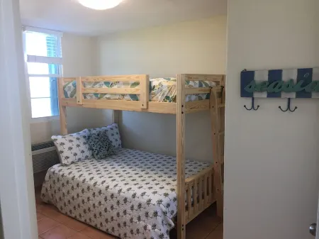 Ocean view penthouse, beach access. Beautiful private rooftop apartment