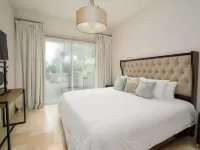 Majestic 3 Bedroom apartment and private pool! โรงแรมใน