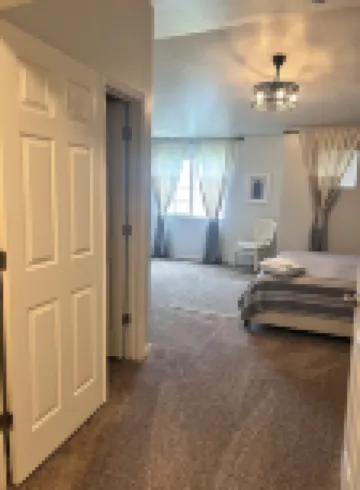 Lovely 4-bedroom townhome in Spanish Fork with WiFi and all amenities needed.