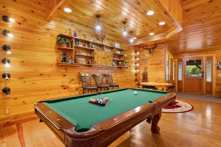 Mad River Cabin – Cozy Retreat Near Skiing, Golf & Nature in Thornton, NH Отели в г. Торнтон