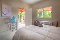 Studio: fast internet, kitchenette, walk to beach