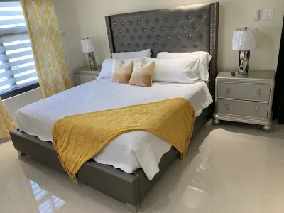 Sunshine Oasis @Pyramid Point w/pool Hotels near Ocho Rios Bay Beach