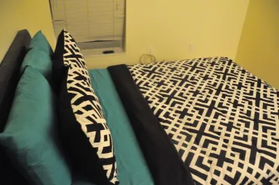 4 Bedrooms 2 baths pool house with contemporary look Beall’s Outlet Store附近的飯店