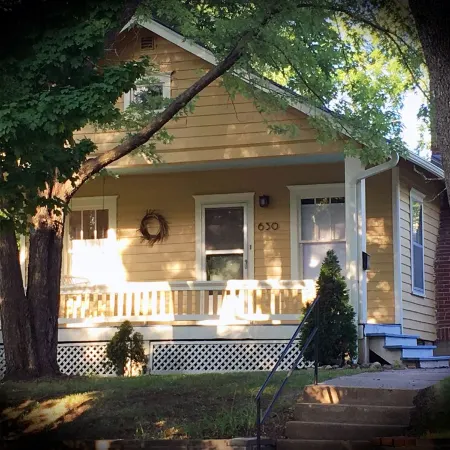 Historic Old West Lawrence - Minutes to beautiful Mass St, KU, Sports Pavillion